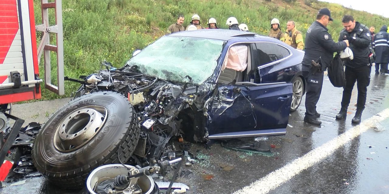 Kazaya giden itfaiye aracına ve ambulansa otomobil çarptı: 7 yaralı