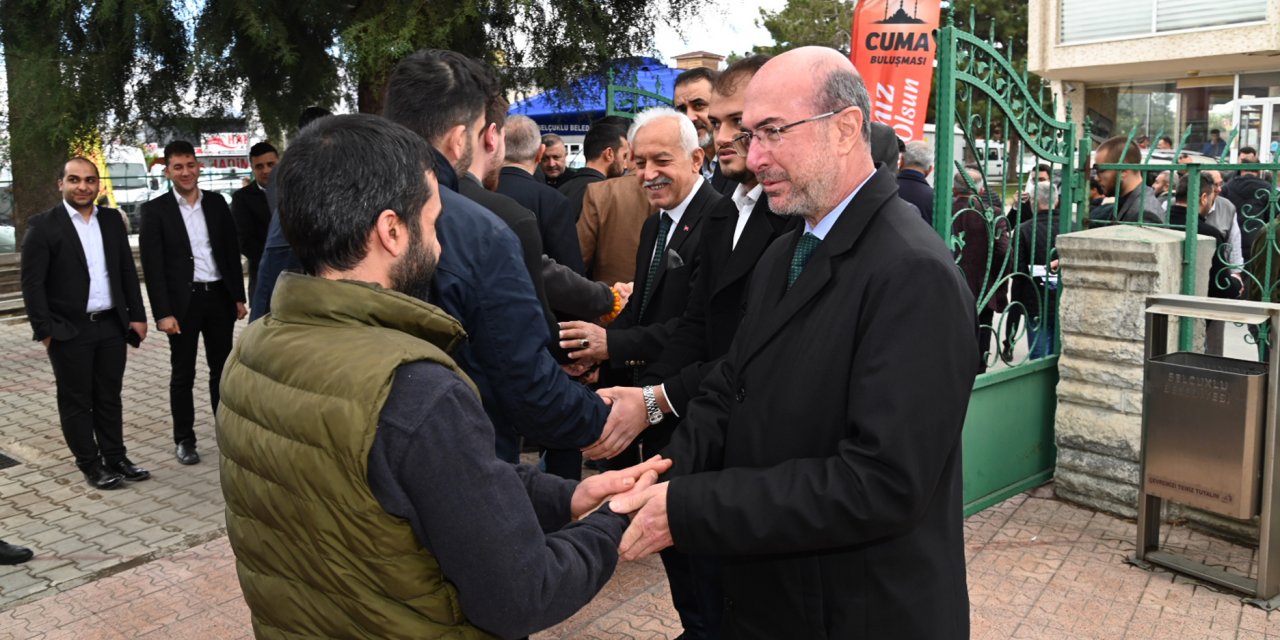 Başkan Pekyatırmacı, Cuma namazı sonrası esnaf ve vatandaşlarla buluştu