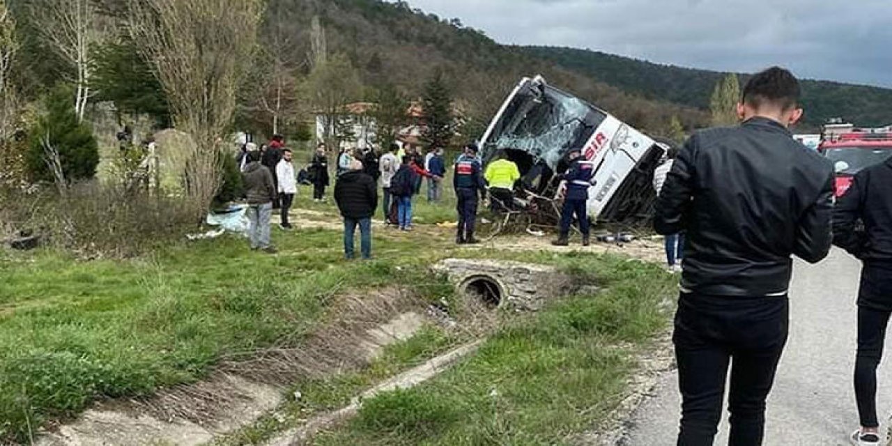 Yolcu otobüsü şarampole devrildi: 12 yaralı