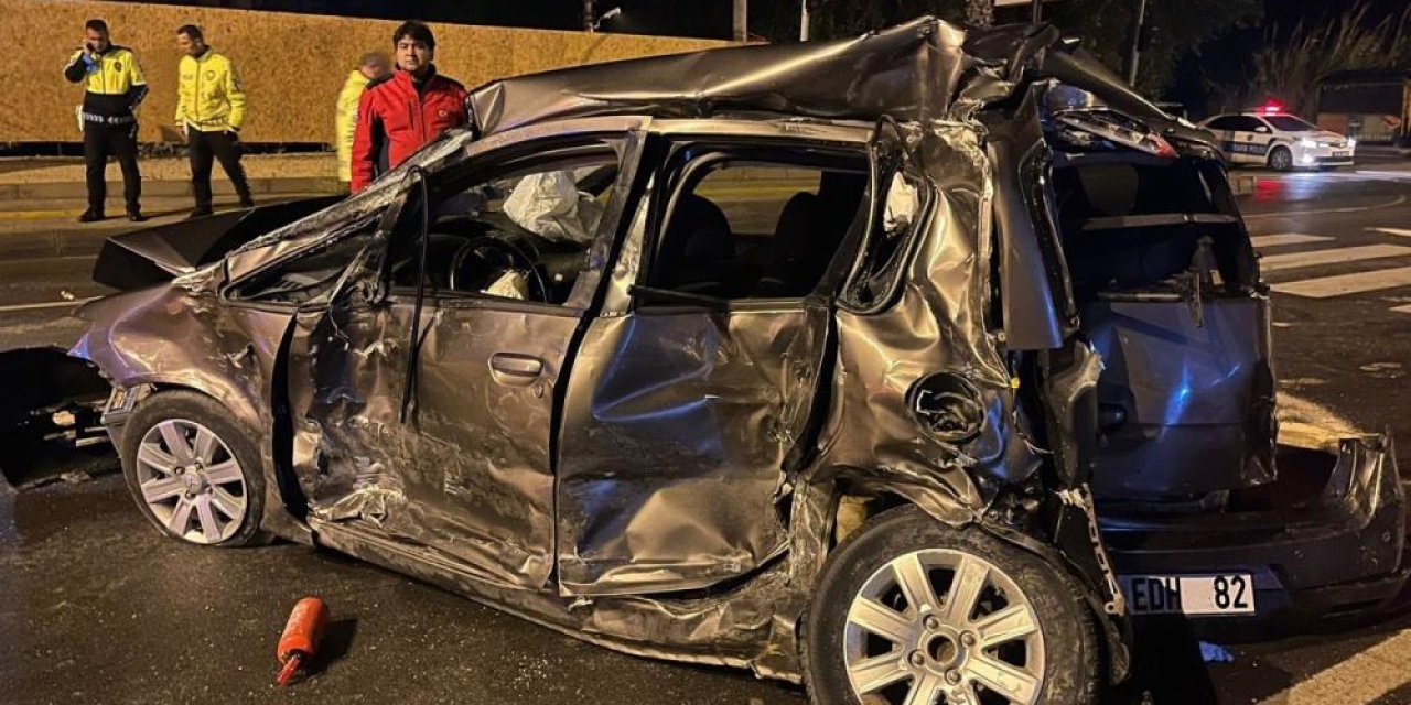 Otobüs ile otomobil çarpıştı: 1 ölü