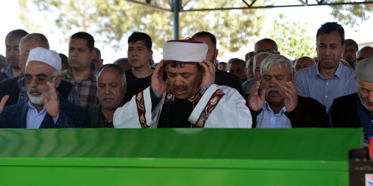 Tarifsiz acı! Eniştesinin öldürdüğü annesi ve kardeşinin cenaze namazını kıldırdı