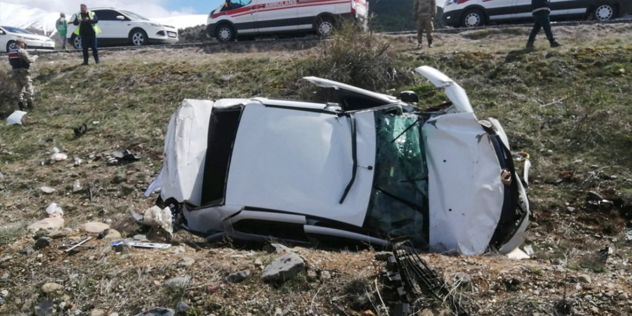 Otomobil şarampole devrildi: 1 ölü