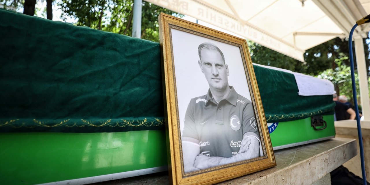 Fenerbahçe'nin efsane kadrosunda yer alan eski futbolcu Ergin Parlar toprağa verildi