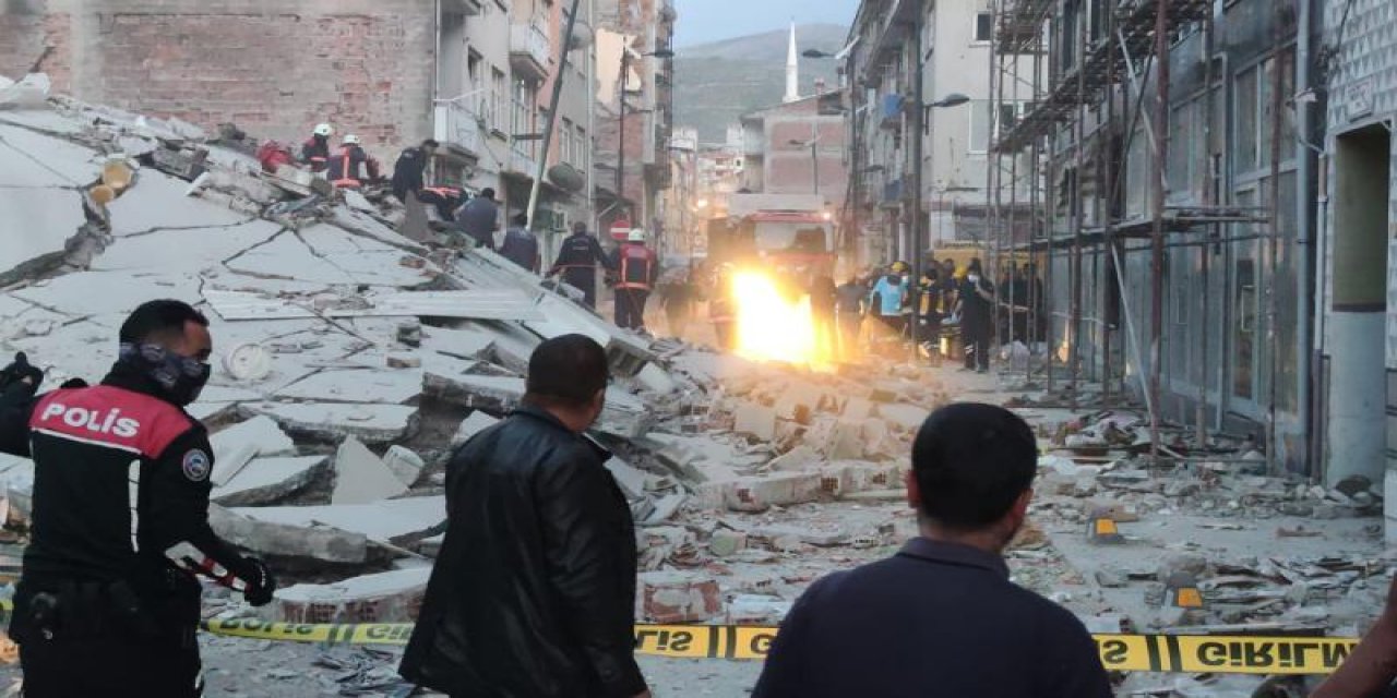 Son Dakika: Malatya'da 3 katlı bina çöktü