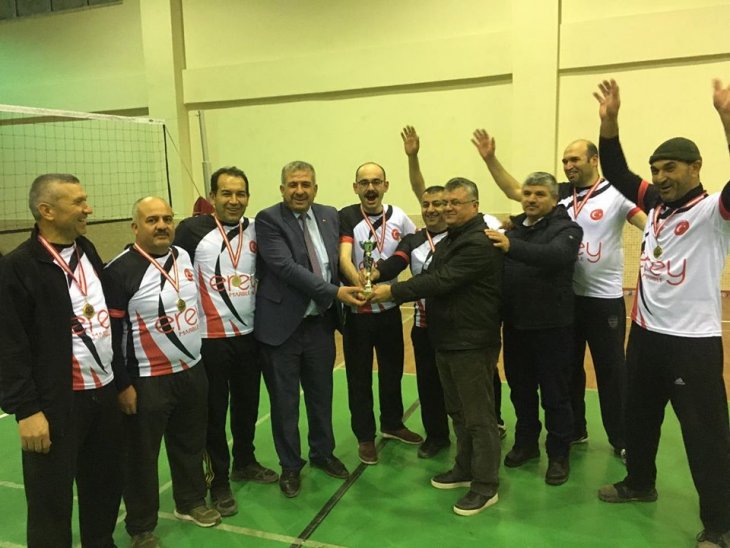 Güneysınır’daki Kurumlar arası Voleybol Turnuvası sona erdi