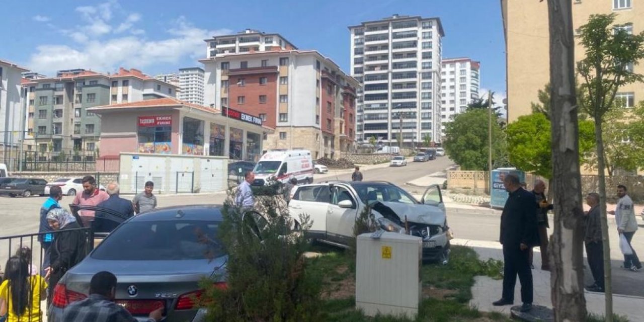 MHP Milletvekili adayı dahil 4 kişi kazada yaralandı