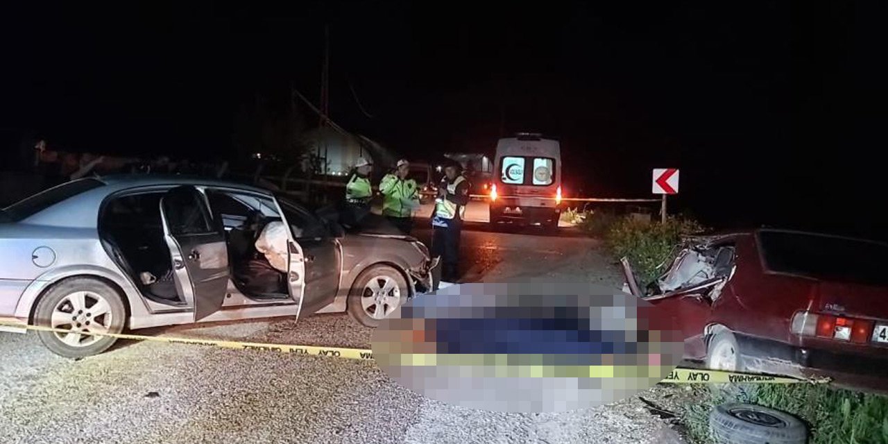 İki otomobil kafa kafaya çarpıştı: 1 ölü