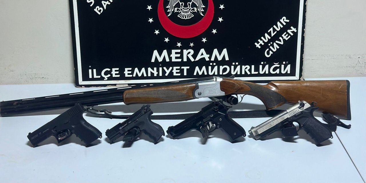 Konya'da düğün ve asker eğlencesine polis baskını! Çok sayıda silah bulundu