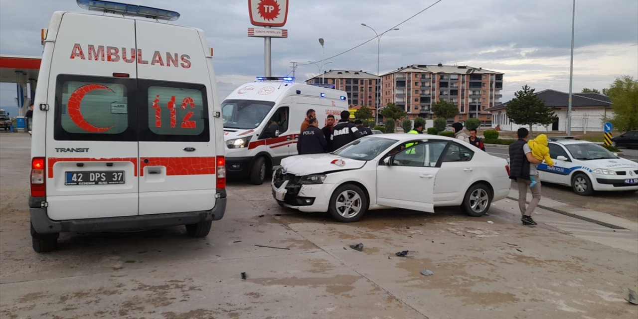 Konya’da iki otomobil çarpıştı: 5 yaralı