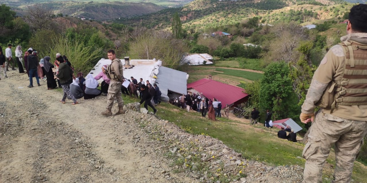 Minibüs şarampole devrildi: 2 ölü, 13 yaralı