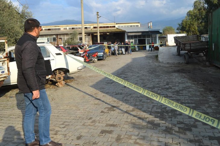 Traktör römorku ile yük konteyneri arasına sıkışan çiftçi öldü