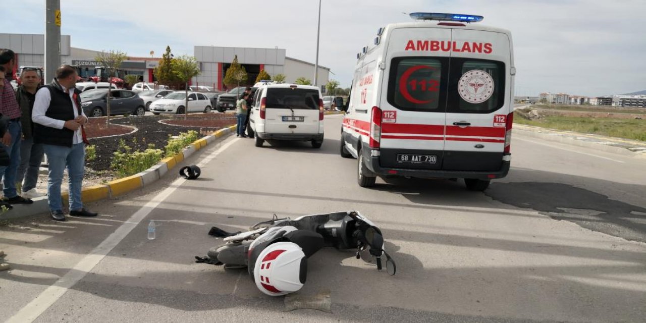 Konya yolunda ticari araç ile elektrikli bisiklete çarpıştı!