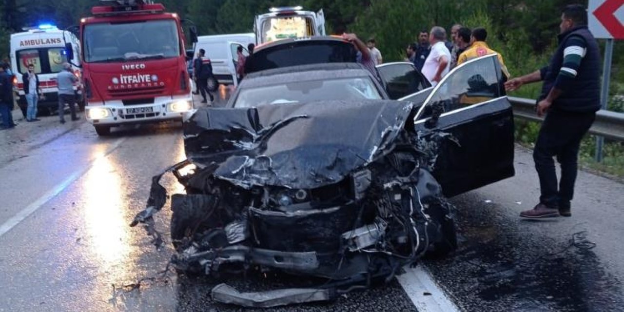3 araç birbirine girdi: 1 ölü, 4 yaralı