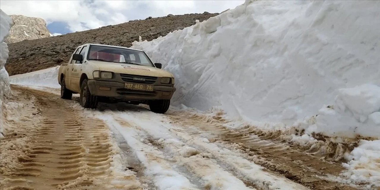 Konya'ya komşu ilimizde Mayıs ayında karla mücadele ediliyor