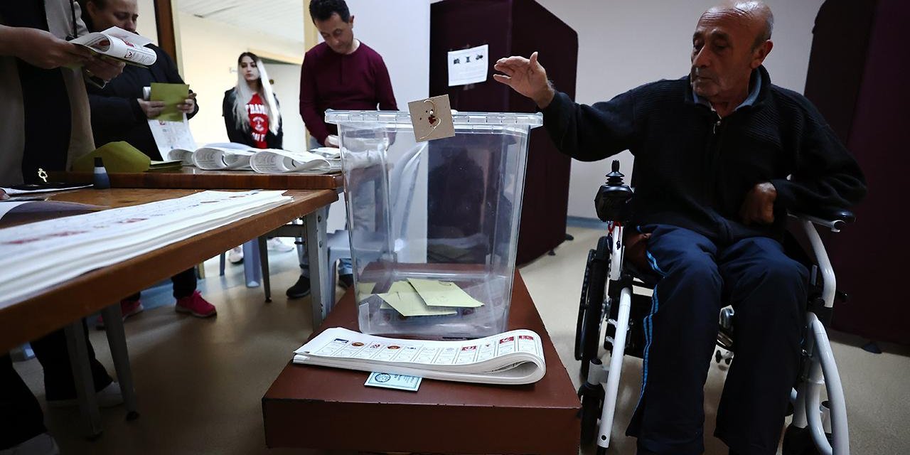 Huzurevi sakinleri sandık başına gitti