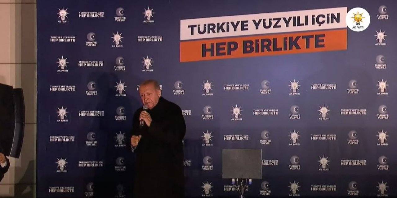 Son Dakika: Cumhurbaşkanı Erdoğan geleneksel balkon konuşmasını yaptı