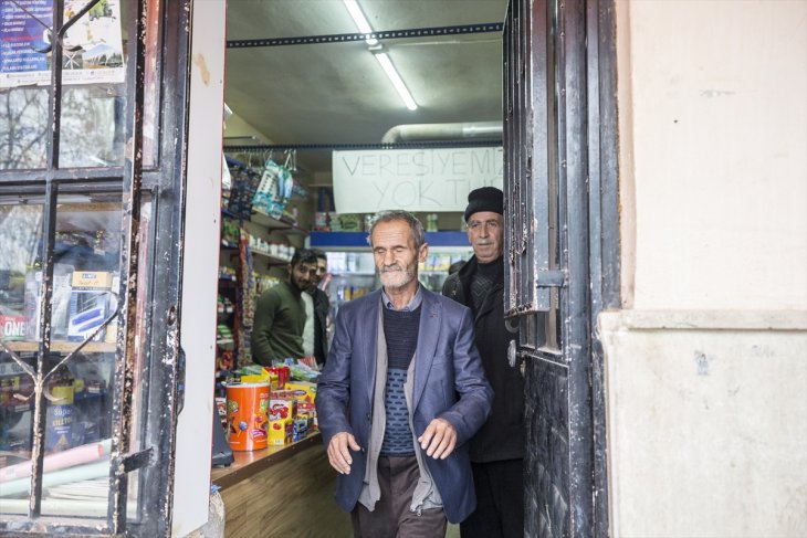 Konya'da görme engelli bakkal, teknoloji nedeniyle 'zorunlu' emekliye ayrıldı