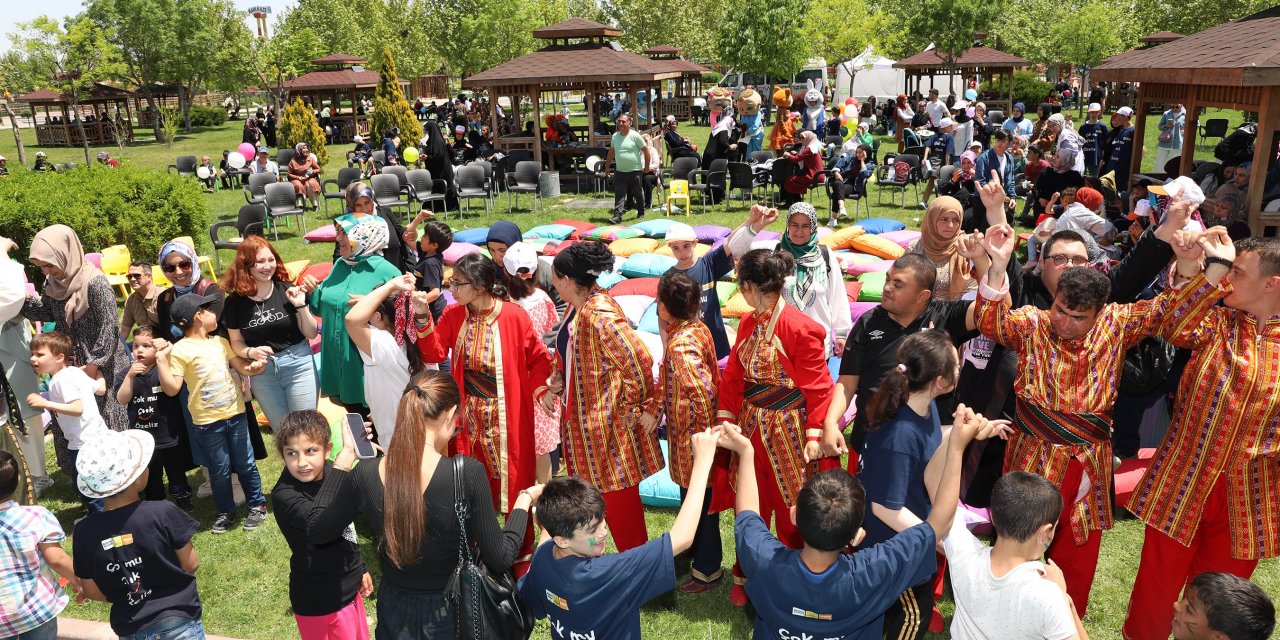 Konya’da özel öğrenciler bahar şenliğinde gönüllerince eğlendi