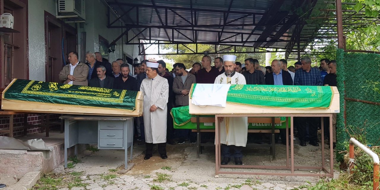 Acı üstüne acı! Annesinin cenazesine giderken eşiyle kazada öldü