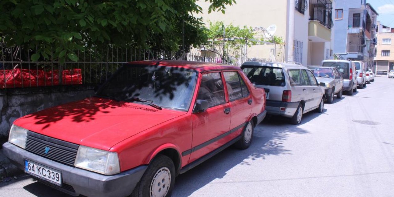 Sabah işe gitmek için araçlarının başına gelen mahalleli aynı manzarayla karşılaştı