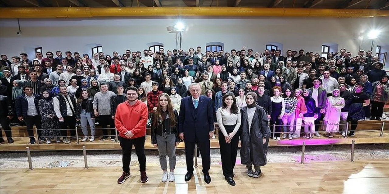 Genç kızın verdiği İmam Şafi örneği Cumhurbaşkanı Erdoğan'ı mutlu etti