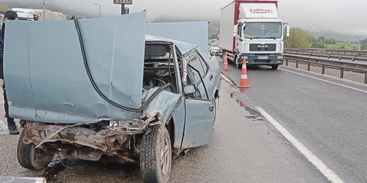 TIR ile otomobil çarpıştı: 3’ü çocuk 8 yaralı