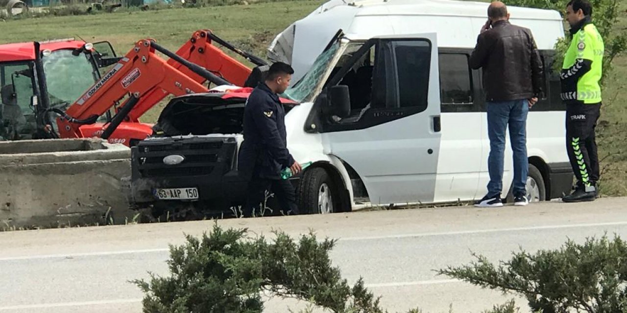 Konya’da tarım işçilerini taşıyan minibüs devrildi: 1 ölü, 8 yaralı