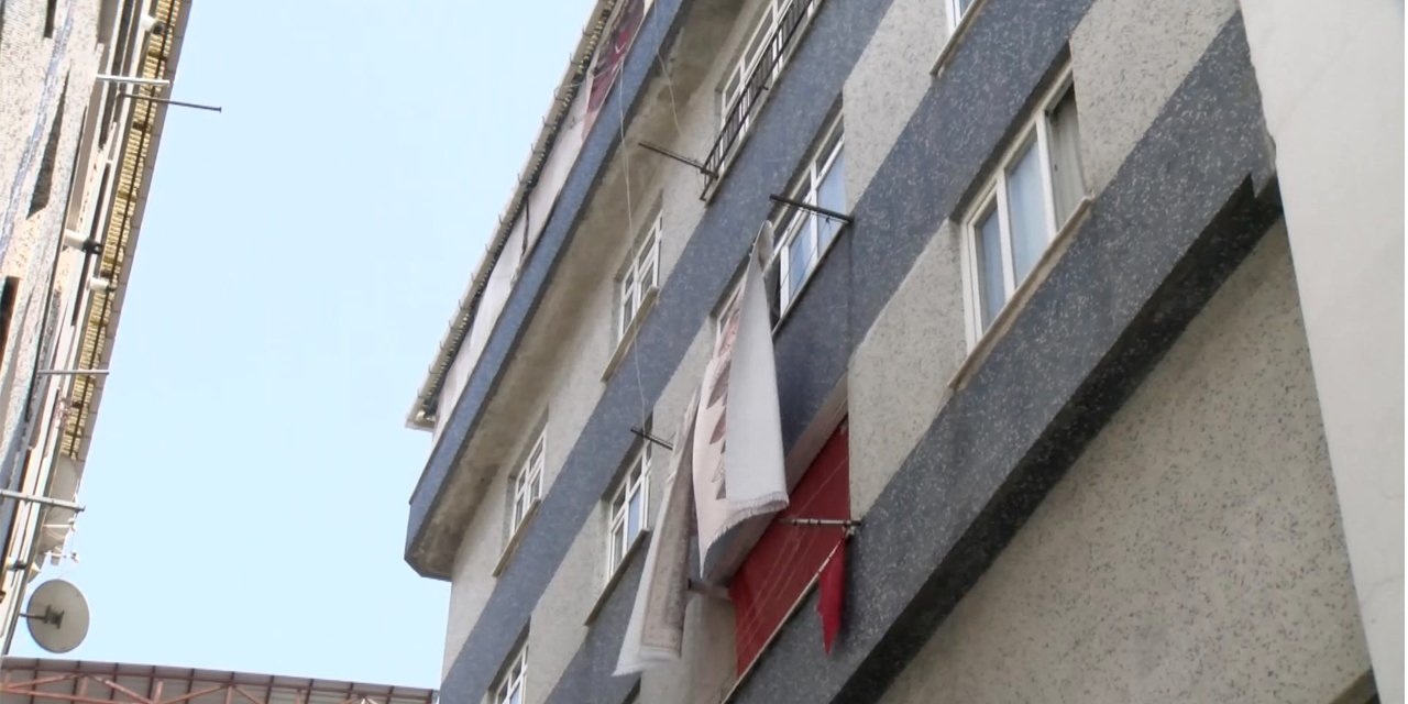 Dördüncü kattan otomobilin üzerine düşen Asel’i çamaşır ipleri kurtardı