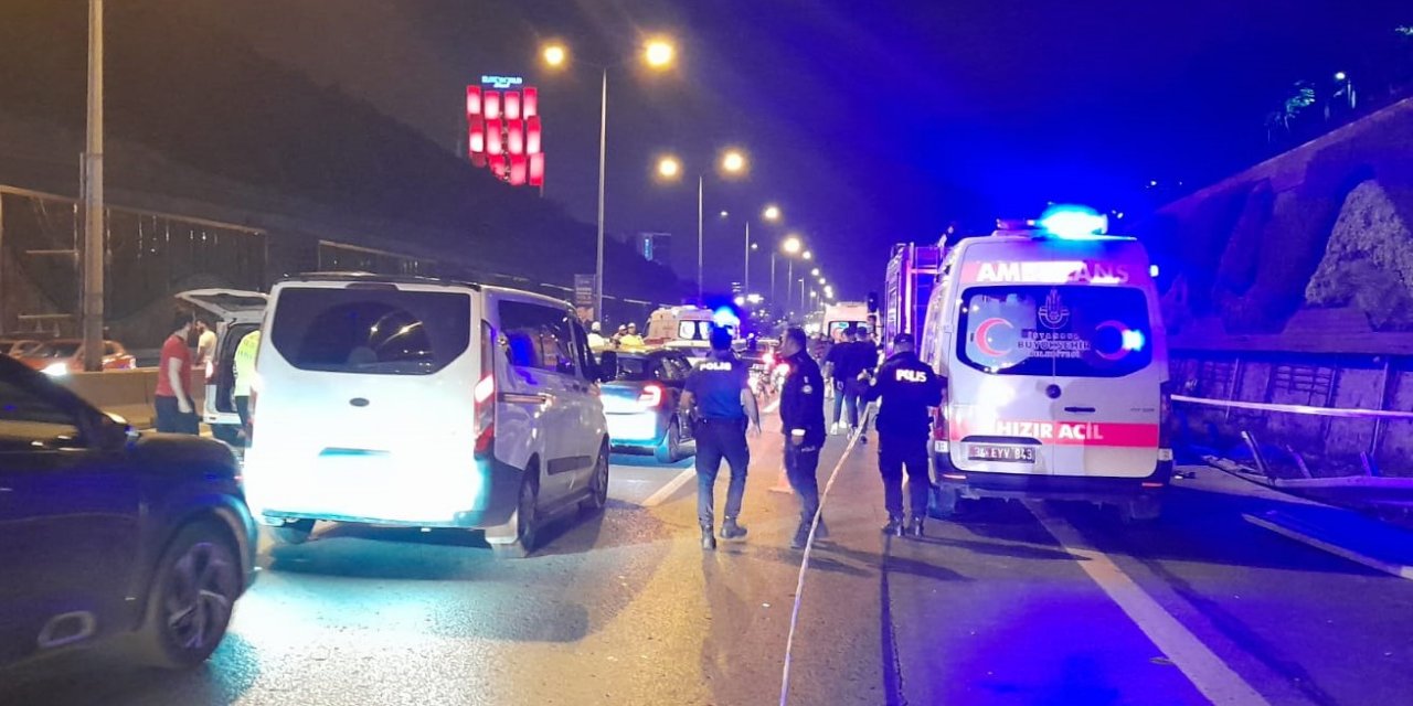 Son Dakika: Otomobil belediye işçilerinin arasına daldı: 4 ölü