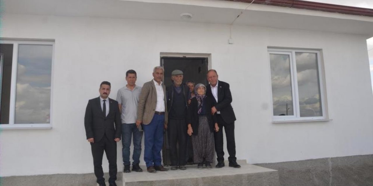 Konya’da depremde evi zarar gören aileye yeni ev