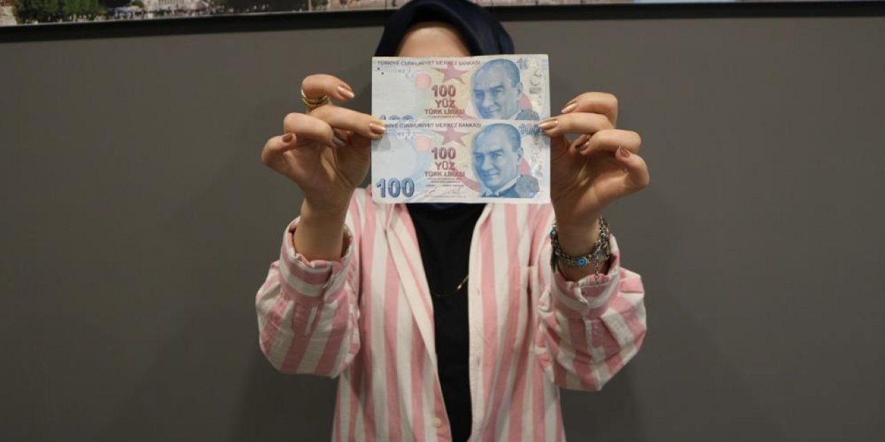 Maaşını çekti, paradaki bir ayrıntıyı fark edince satışa çıkardı