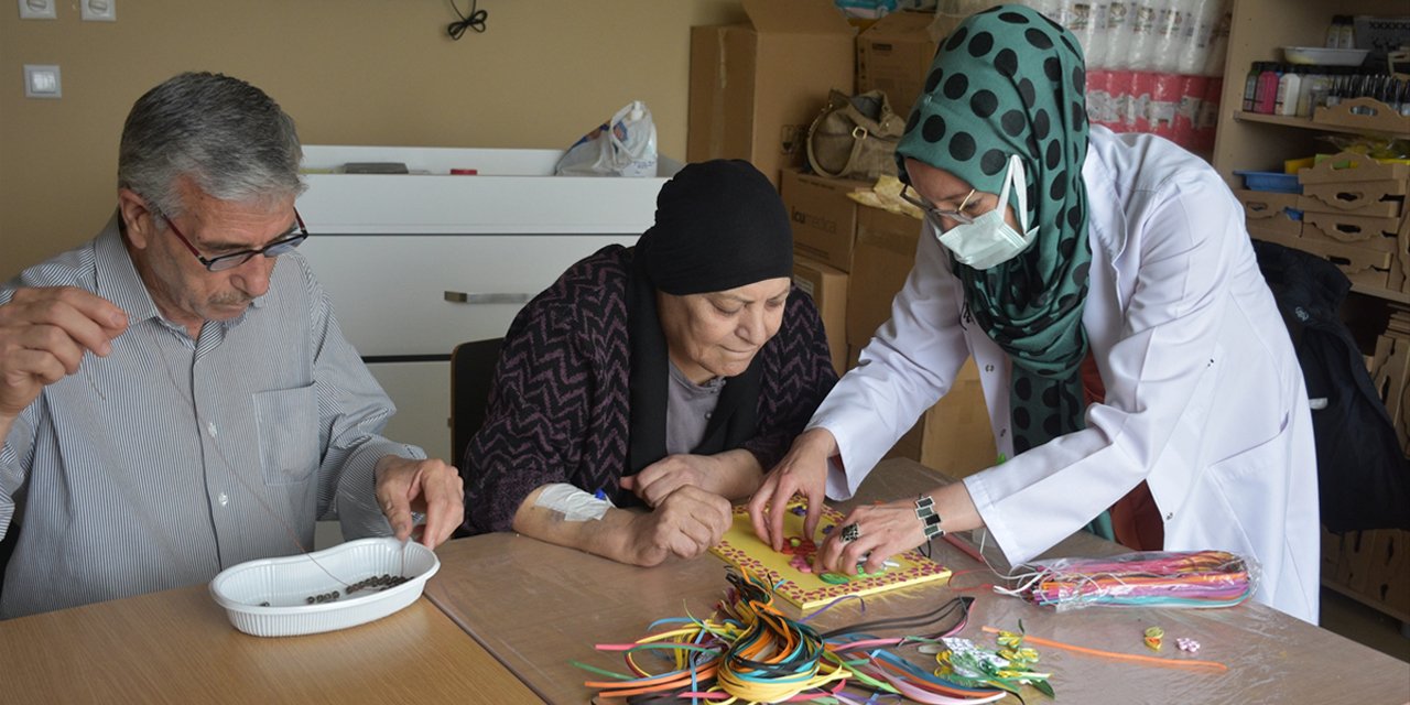 Konya’da kanser hastalarının duasını alan Büşra öğretmenin sırrı
