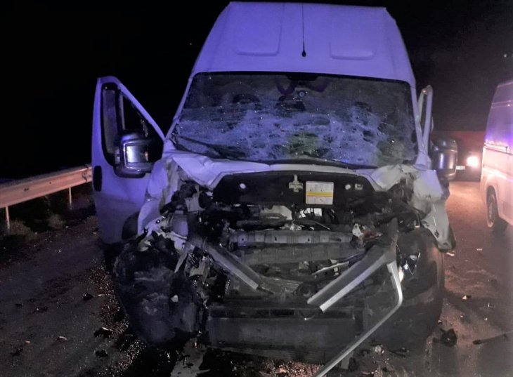 Tırla panelvan çarpıştı: 1 ölü