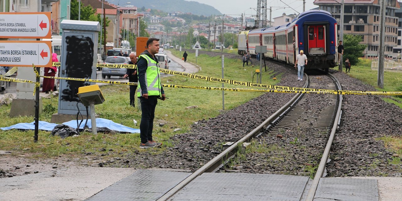 Telefonla konuşurken tren çarpan kişi hayatını kaybetti