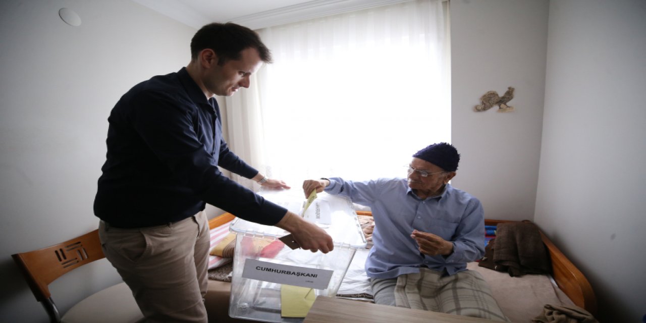 Oy kullanmaya gidemeyen seçmene 'seyyar sandık'