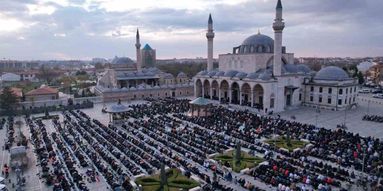 Türkiye'nin ilk hac kafilesi Konya'dan yola çıkıyor