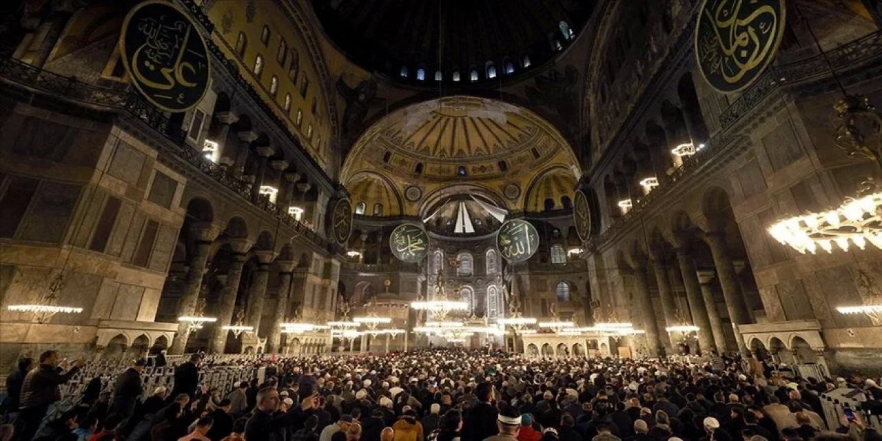İstanbul'un fethi Ayasofya Camisi'nde kutlandı