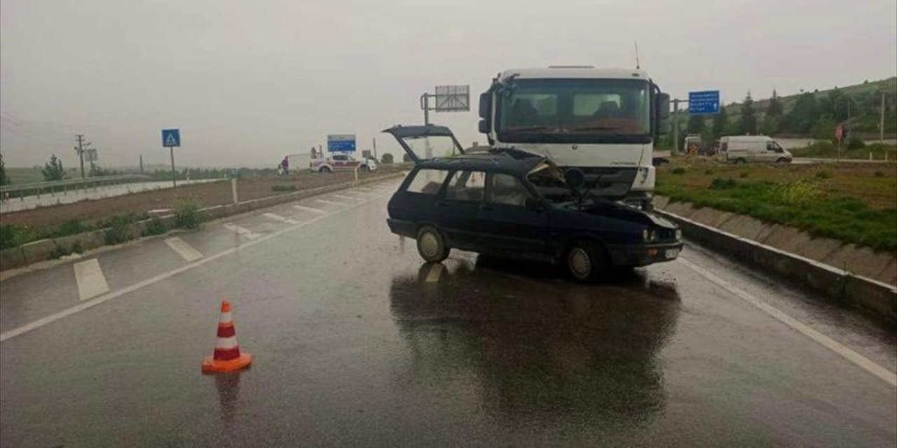 Konya yolunda TIR’ın çarptığı otomobilin sürücüsü öldü