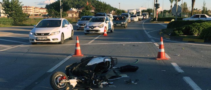 Hafif ticari araçla çarpışan motosikletin sürücüsü öldü