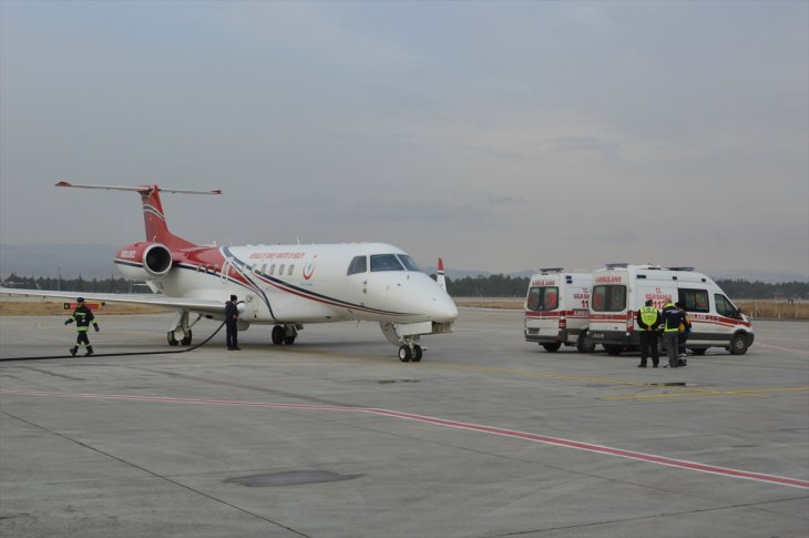 Uçak ambulans 2 hasta için havalandı