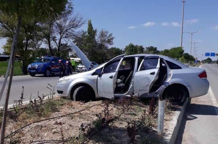 Konya’da otomobil refüje çarptı: 3 yaralı