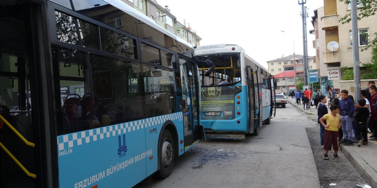 İki otobüs çarpıştı: 15 yolcu yaralandı