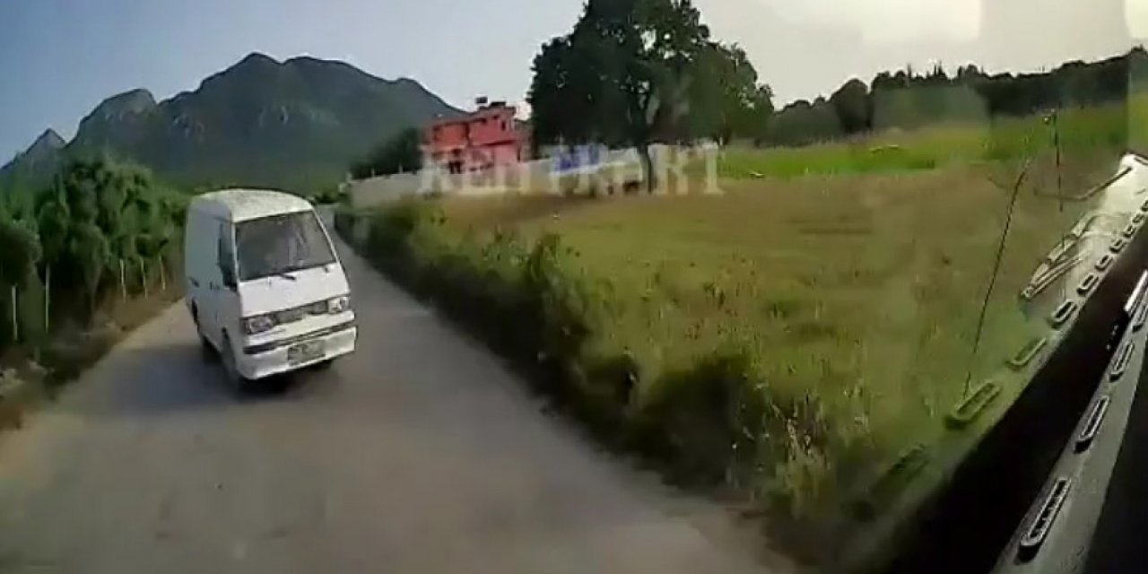 3 kişinin can verdiği kaza saniye saniye kameraya yansıdı