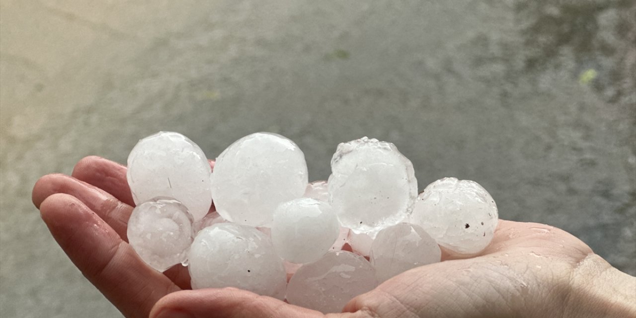 Ceviz büyüklüğünde dolu yağdı!