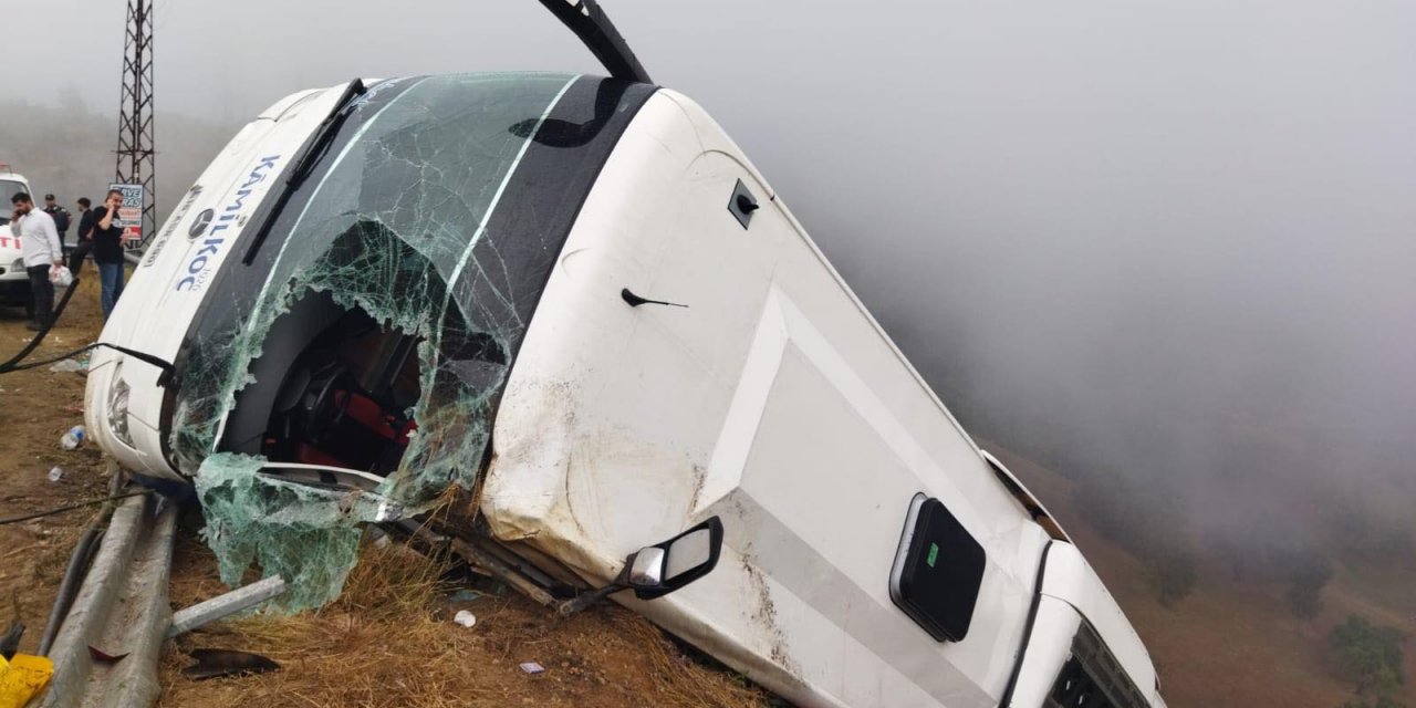 Yolcu otobüsü şarampole devrildi: Çok sayıda yaralı var!