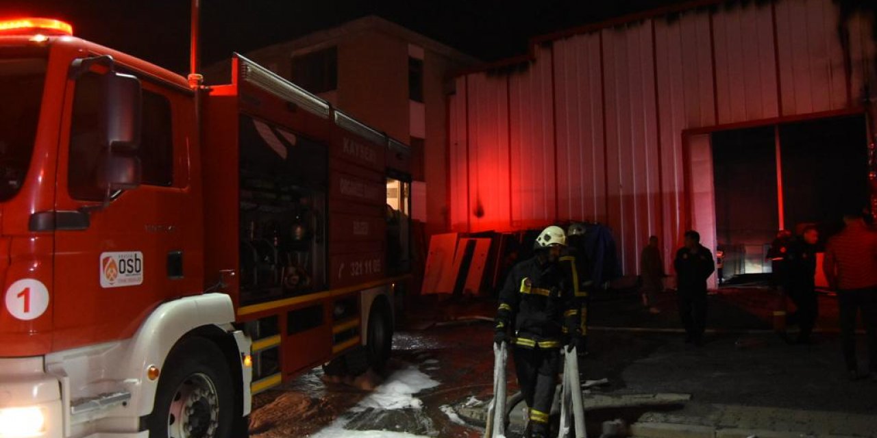 OSB’deki mobilya fabrikasında yangın