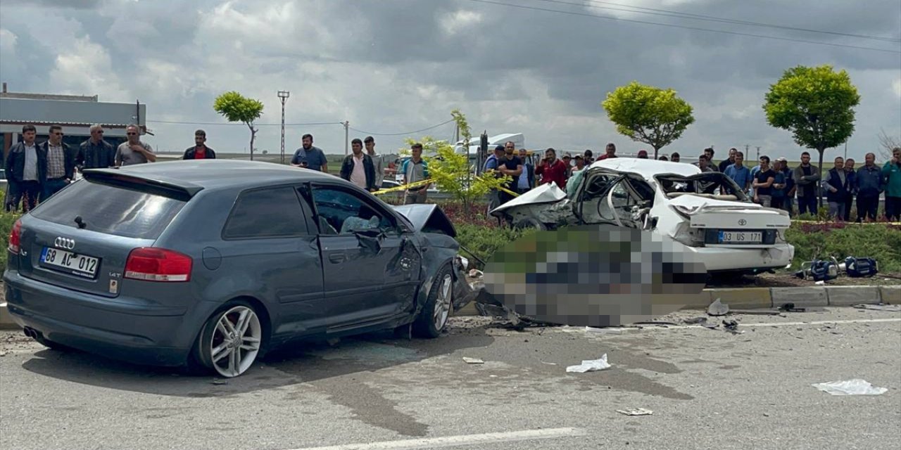 Konya yolunda iki otomobil çarpıştı: 3 ölü, 2 yaralı