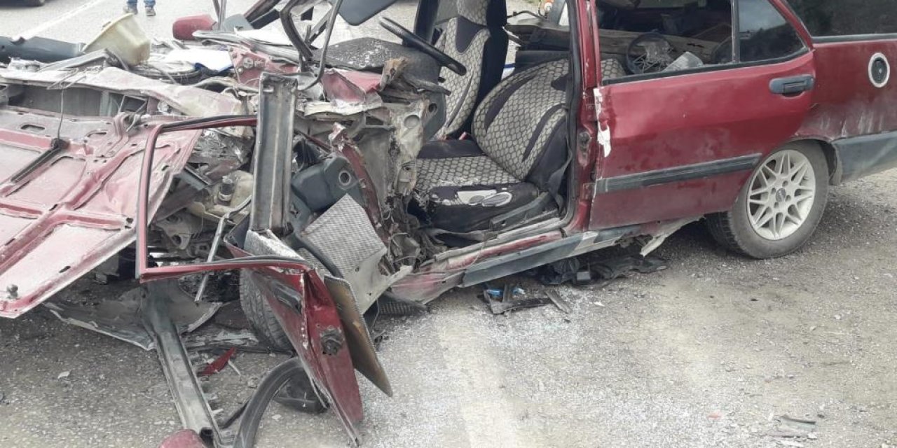 İki otomobil çarpıştı: 6 yaralı