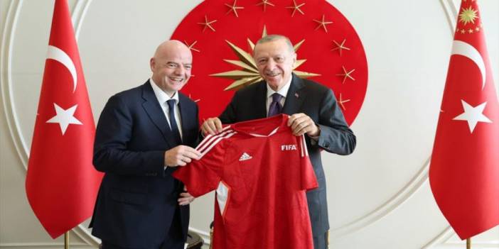 Cumhurbaşkanı Erdoğan, UEFA ve FIFA Başkanlarıyla görüştü