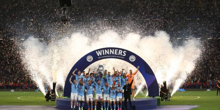 UEFA Şampiyonlar Ligi kupası İlkay Gündoğan'ın ellerinde yükseldi